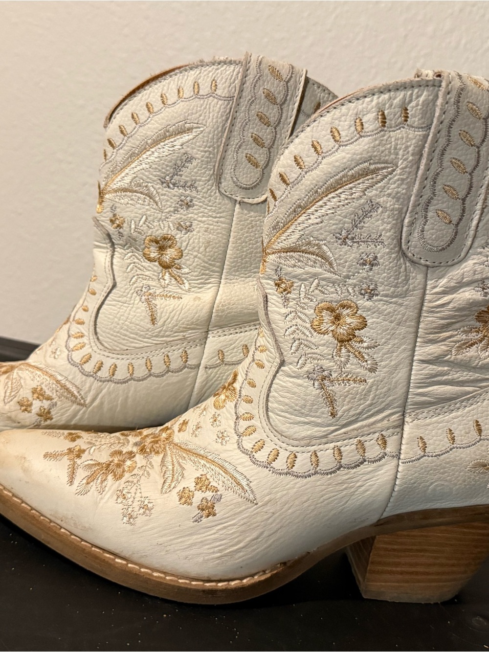 dingo White Embroidered Floral Western Ankle Boots